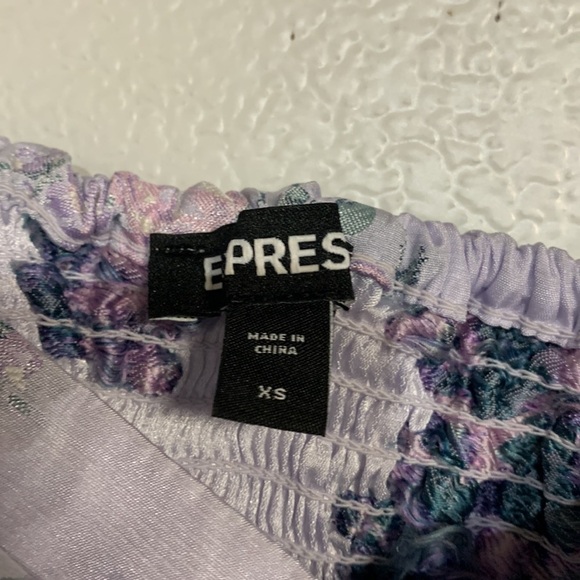 EXPRESS PURPLE FLORAL RUCHED PUFF SLEEVE CROP TOP BLOUSE WOMENS XS - Picture 4 of 10